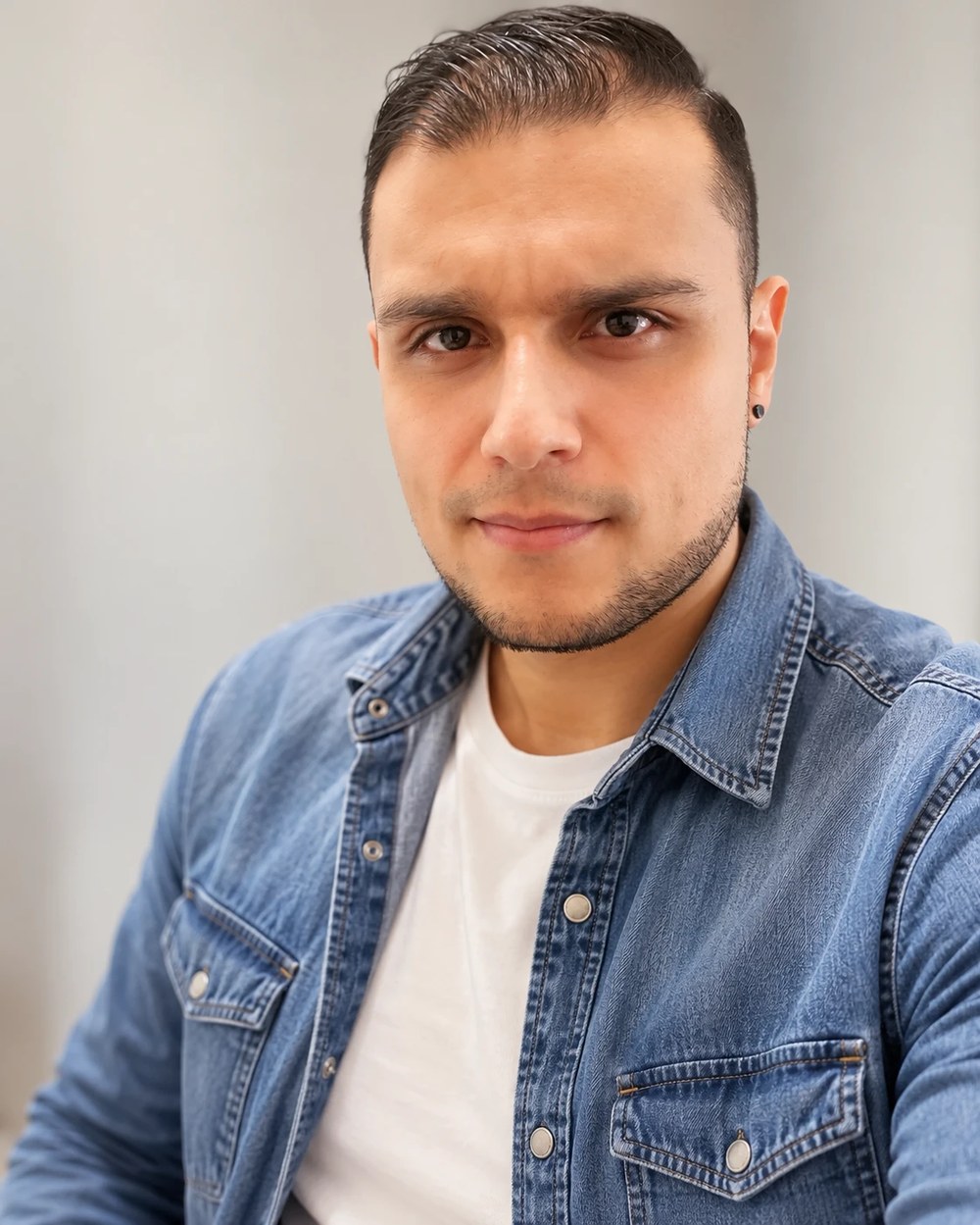 Eddier Acosta — Fundador de Clickqueros